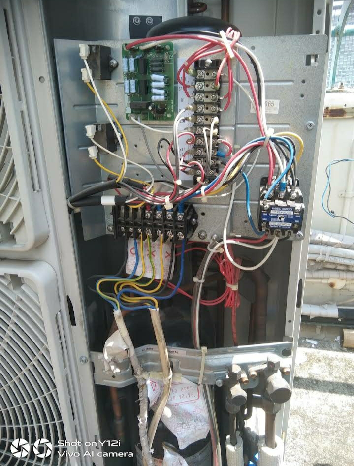 Komponen elektrikal outdoor AC